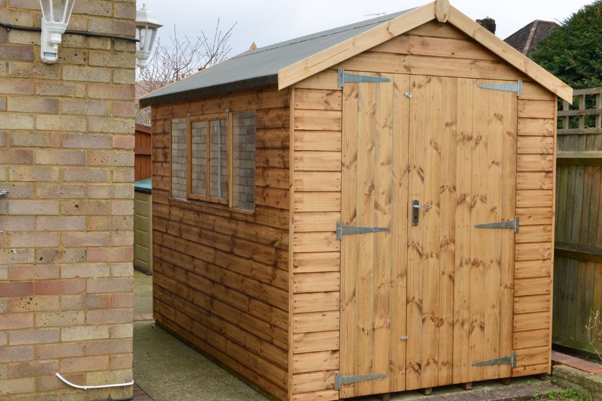 5 critères clés pour choisir un site spécialisé dans les abris avant de passer commande